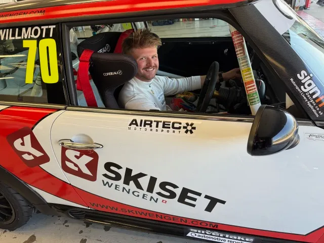 Oli Willmott Mini